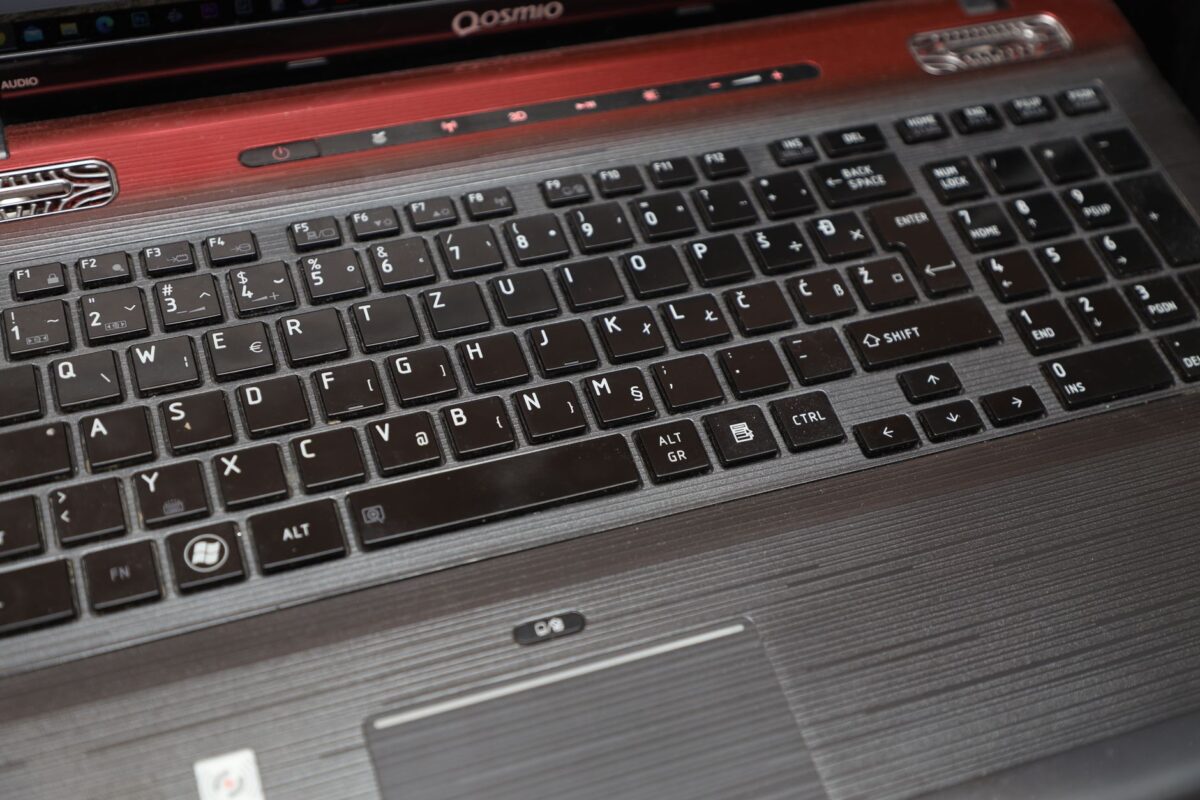 nettoyer clavier ordinateur préparations réaliser avant